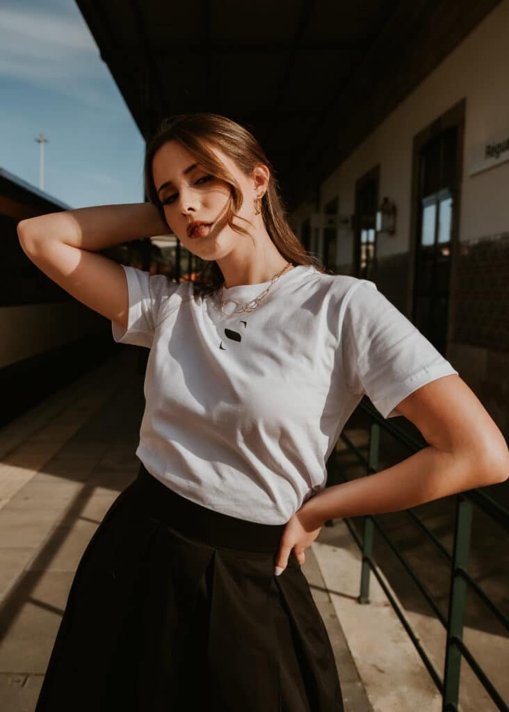Life’s too short to wear boring clothes T-shirt — fotografia 2