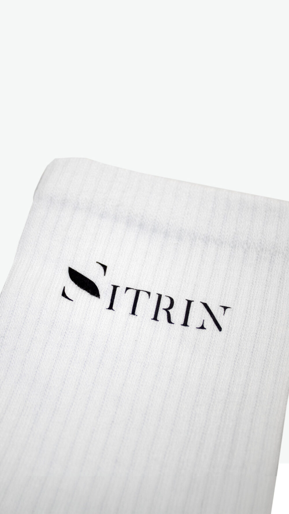 Top detail of the Sitrin 100% cotton white socks.