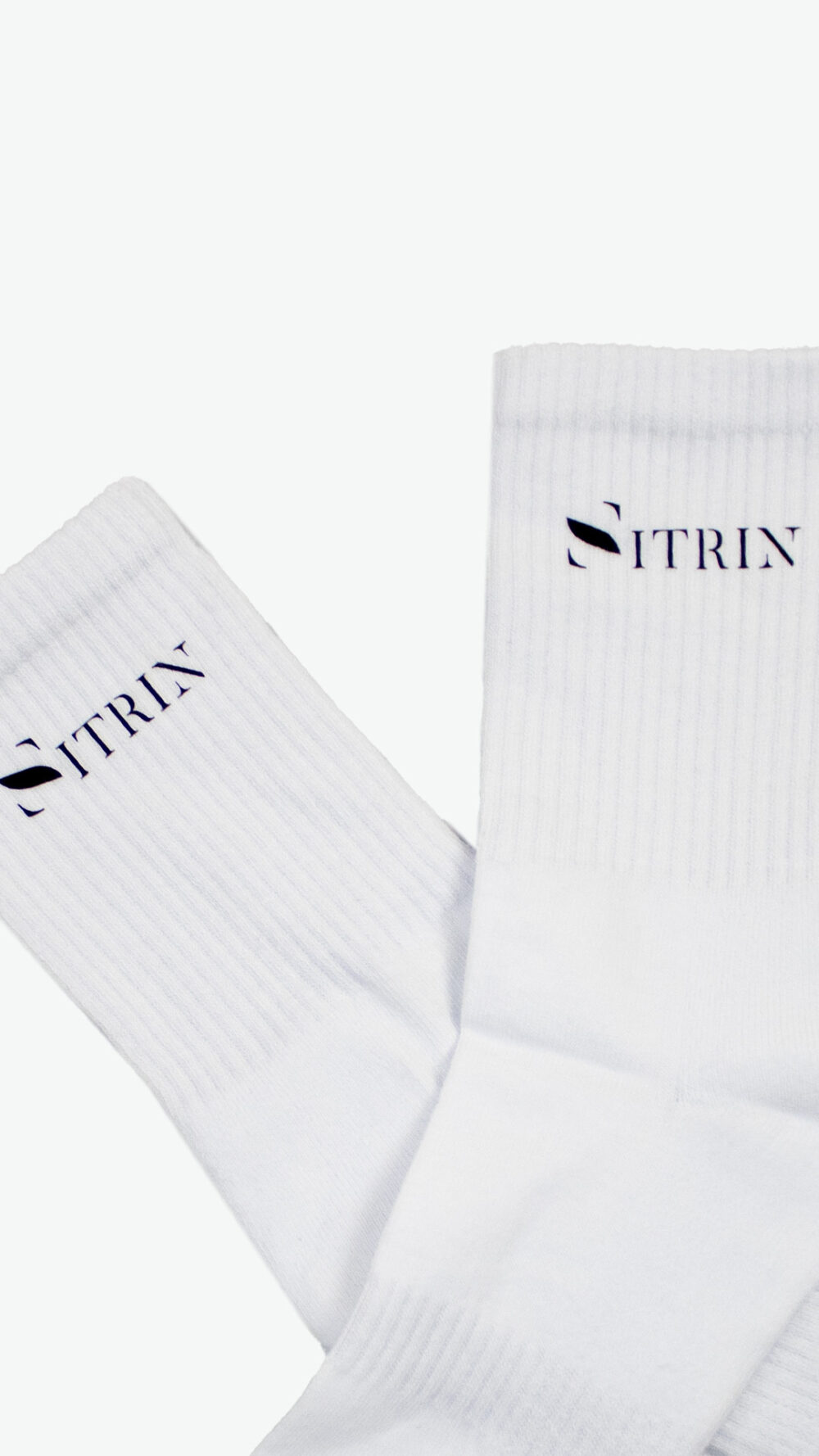 Detail of the Sitrin 100% cotton white socks.